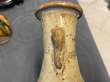 Une verseuse de type sancai et un vase de forme bouteille c&eacute;ladon monochrome, Chine, Tang et Song